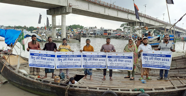 কলাপাড়ায় নদী দখল-দূষণ সচেতনায় নৌ-র‍্যালি