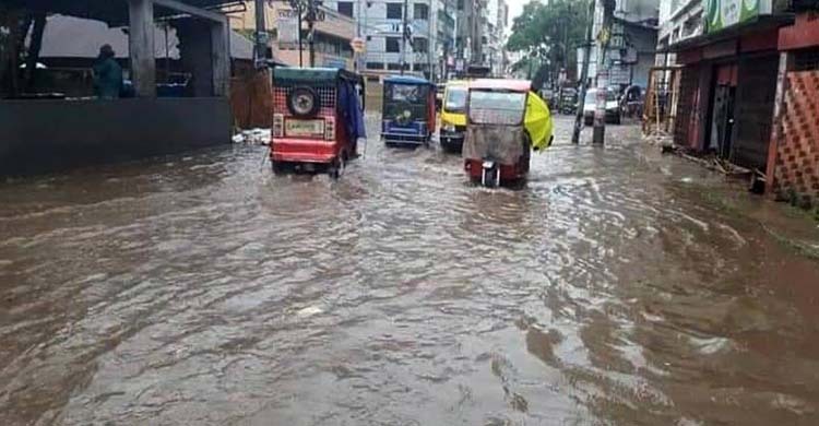 কুমিল্লায় নগরীতে জলাবদ্ধতা, সর্বোচ্চ বৃষ্টিপাতের রেকর্ড