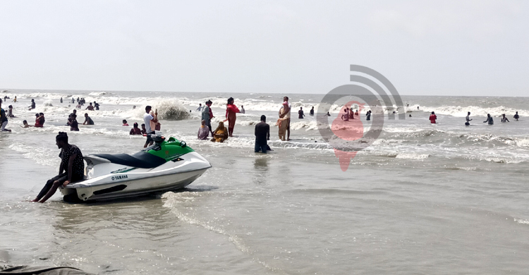 ছুটির দিনেও কাঙ্ক্ষিত পর্যটক নেই কুয়াকাটায়