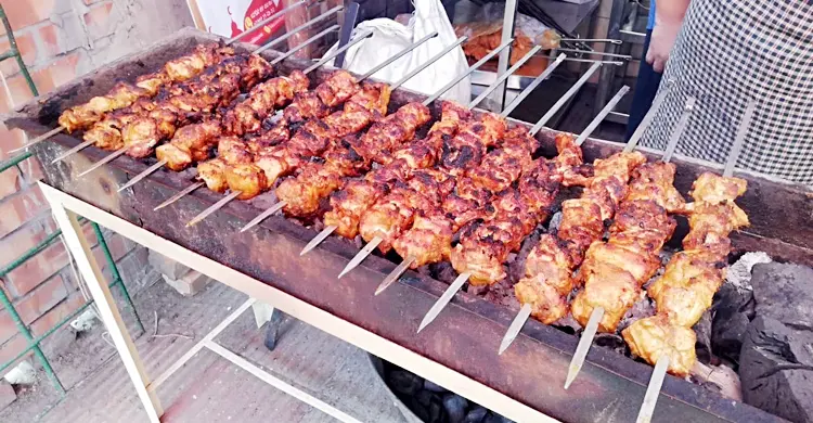 ইফতারে মাংসের কাবাবের দাম বেড়েছে