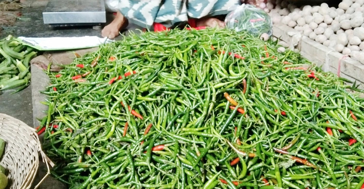 হিলি স্থলবন্দর দিয়ে আসছে ২ হাজার টন কাঁচামরিচ