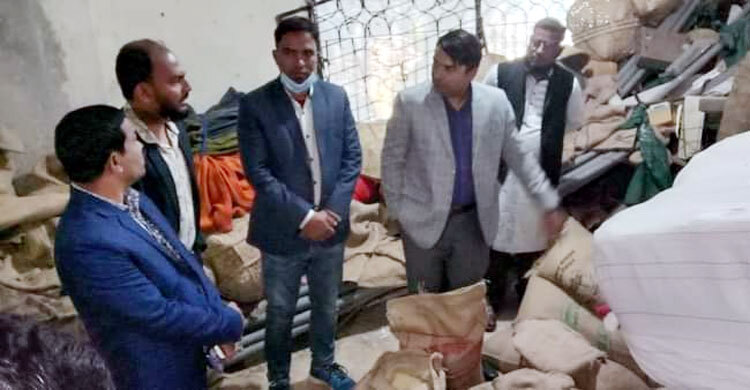 পৌরসভার স্টোর রুম থেকে সরকারি সহায়তার চাল উদ্ধার