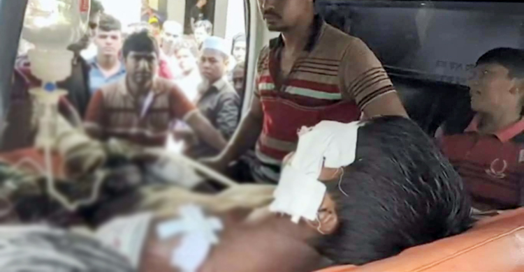 মাদারীপুরে দুই ইউপি চেয়ারম্যানের সমর্থকদের সংঘর্ষে আহত ১০