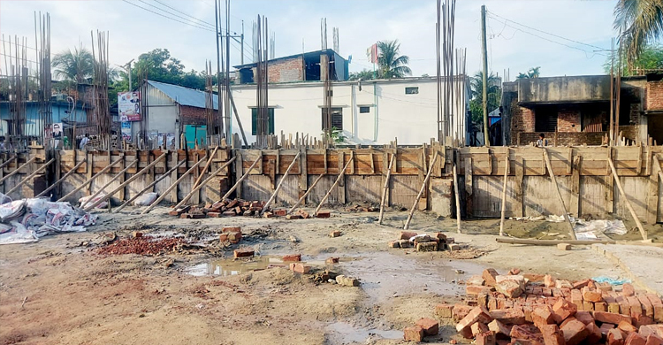 স্কুলের জায়গার অবৈধ দখল উচ্ছেদ, নির্মাণ হচ্ছে নতুন ভবন