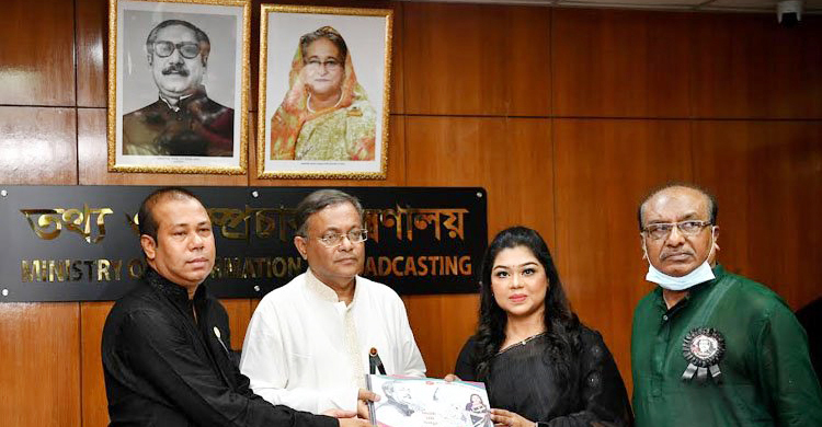 বঙ্গবন্ধুকে নিয়ে লিসা কালামের একক কণ্ঠে ১০০ গান