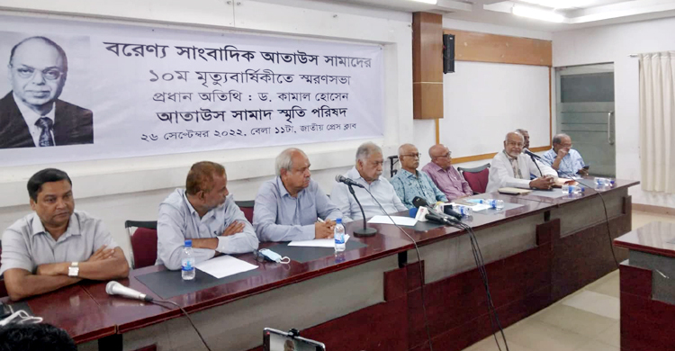 গণতন্ত্র প্রতিষ্ঠায় সাংবাদিকদের ঝুঁকি নেওয়ার পরামর্শ ড. কামালের