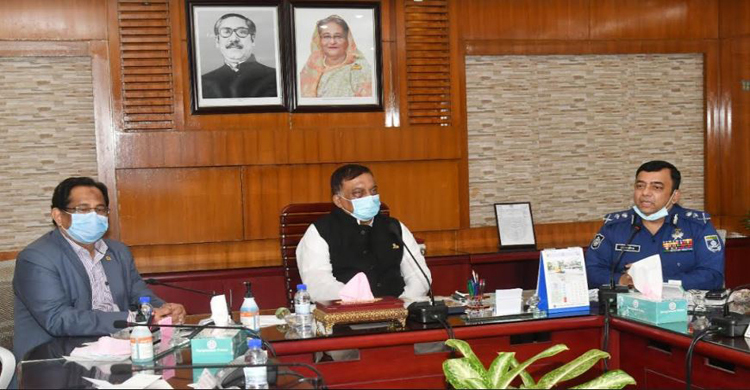 ‘মানুষের অসহায় অবস্থায় পাশে দাঁঁড়িয়েছে পুলিশ’