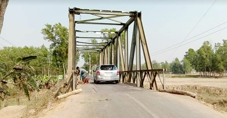 ক্ষতিগ্রস্ত সেই বেইলি সেতু দিয়ে যান চলাচল শুরু