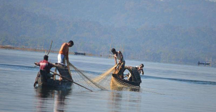 মধ্যরাত থেকে কাপ্তাই হ্রদে মাছ আহরণ বন্ধ