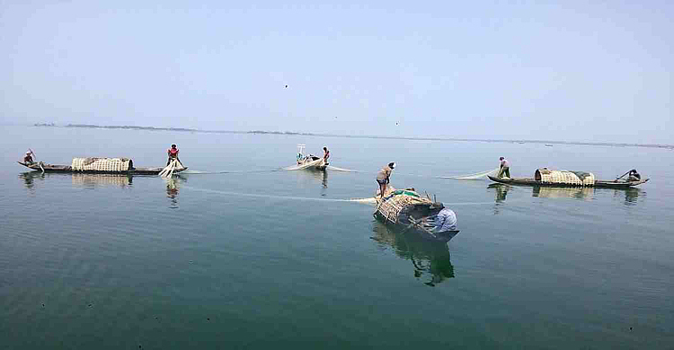 শেষ হচ্ছে নিষেধাজ্ঞা, মধ্যরাত থেকে মাছ শিকারে নামবেন জেলেরা