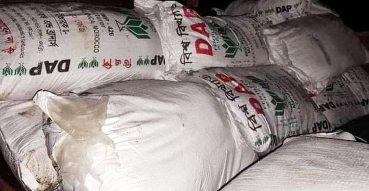 করিমগঞ্জে ডিলারের গোডাউনে থেকে ৮২৬ বস্তা সার উদ্ধার