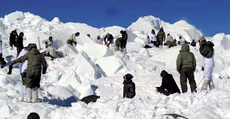 কাশ্মীরে তুষারধসে ভারতীয় তিন সেনাসহ নিহত ৮