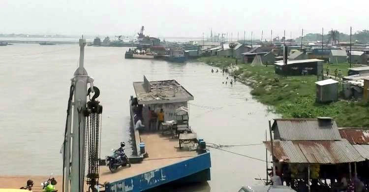 কাঁঠালবাড়ী রুটে ফেরি চলাচল ব্যাহত