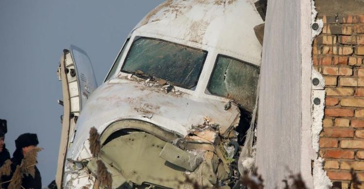 Passenger plane with 100 on board crashes
