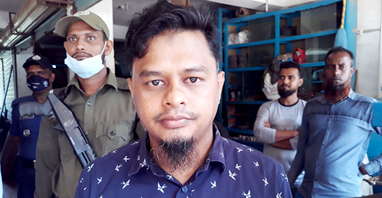 সনদ না থাকলেও রোগীদের দেন ব্যবস্থাপত্র, করেন সার্জারিও