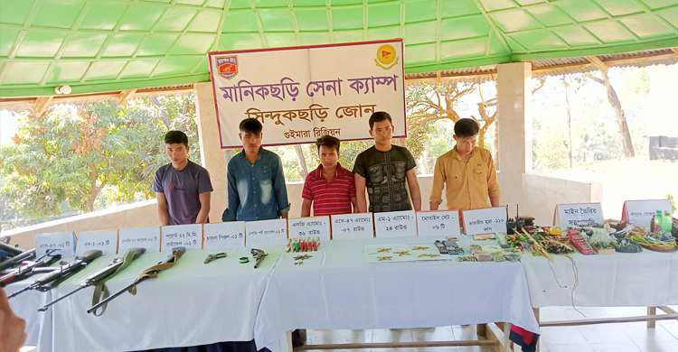 সেনাবাহিনীর অভিযানে পাঁচ পাহাড়ি সন্ত্রাসী আটক