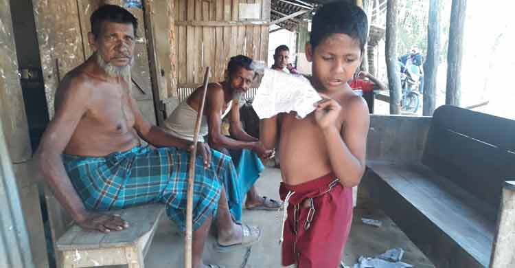 আড়াই বছর শিকলে বাঁধা শিশু মাইন উদ্দিন