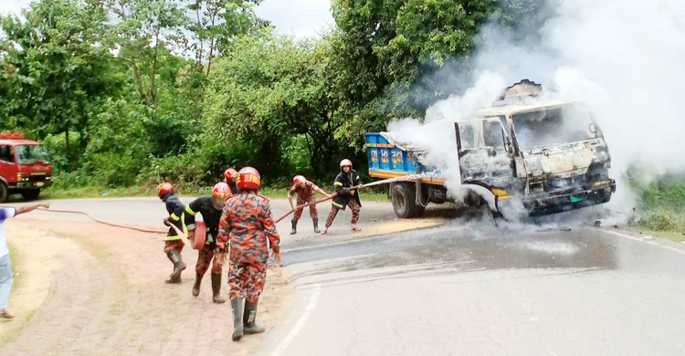 খাগড়াছড়িতে রোববার আধাবেলা সড়ক অবরোধ