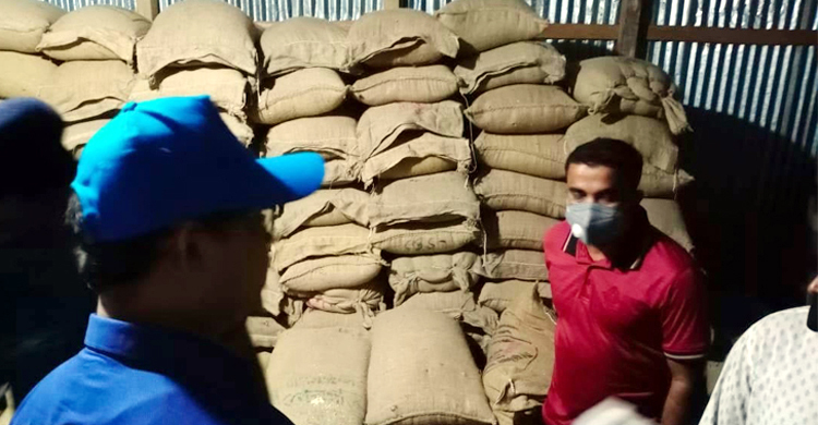 এবার ইউপি সদস্যের গুদামে মিলল ১৫৮ বস্তা সরকারি চাল