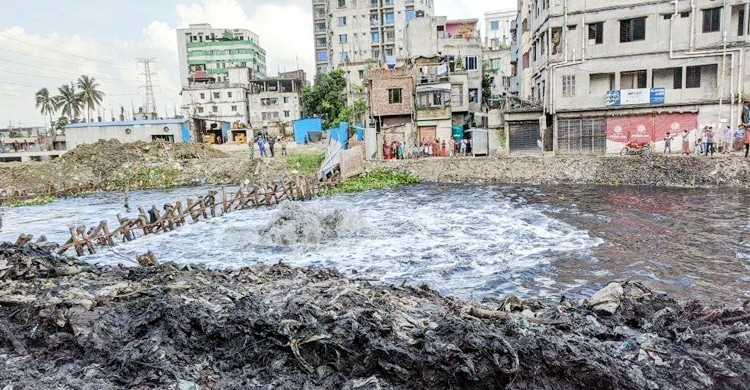 ডেমরায় খালে শিশু নিখোঁজ, অভিযানে ফায়ার সার্ভিস