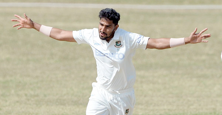 বাবরকে ফিরিয়ে উইকেটের খাতা খুললেন খালেদ