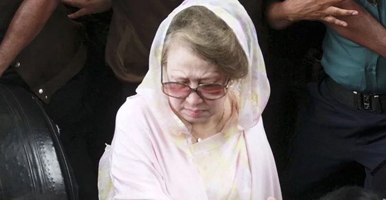 মুক্তিযুদ্ধ কলঙ্কিত : খালেদার বিরুদ্ধে অভিযোগ গঠন ১২ জানুয়ারি