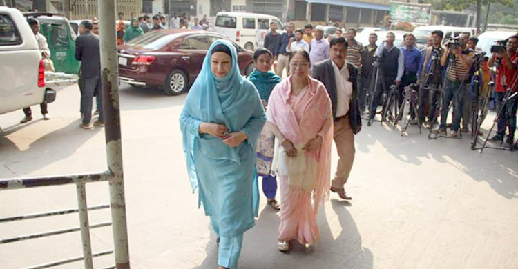 খালেদার সঙ্গে দেখা করতে হাসপাতালে স্বজনরা