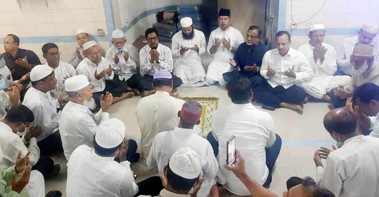 খালেদার সুস্থতা কামনায় বিএনপিপন্থি আইনজীবীদের দোয়া মাহফিল