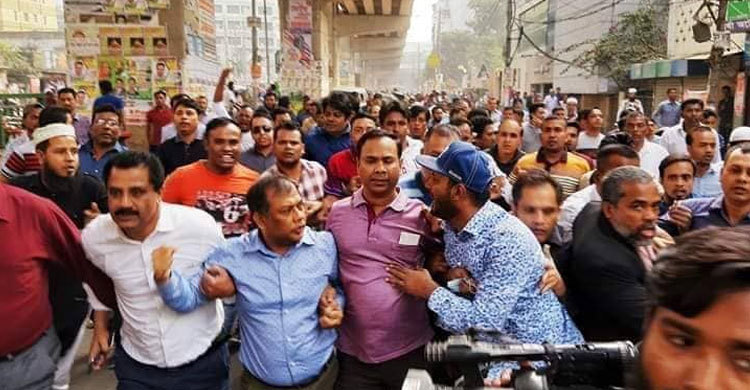 খালেদার মুক্তির দাবিতে স্বেচ্ছাসেবক দলের বিক্ষোভ, গাড়ি ভাঙচুর