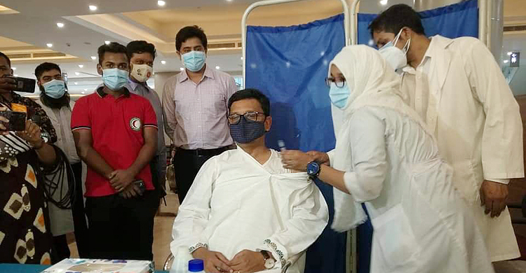 ‘টিকা নিয়ে উদাসীনতা দেখালে চলবে না, স্বাস্থ্যবিধি মানতে হবে’