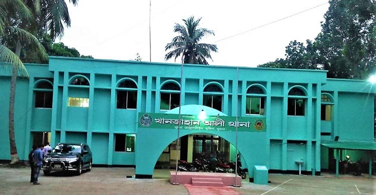 খুলনায় আসামি ছিনিয়ে নিতে পুলিশের ওপর হামলা