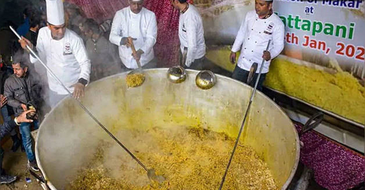 ১৯৯৫ কেজি খিচুড়ি রান্না করে বিশ্ব রেকর্ড