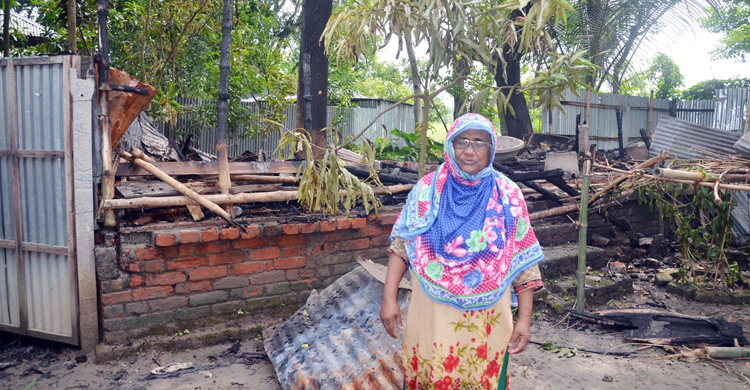 মুক্তিযোদ্ধার বাড়িতে আগুন দিলো দুর্বৃত্তরা