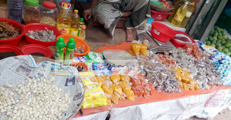 পেঁয়াজ-চালে কমতি, বেড়েছে রসুনের দাম