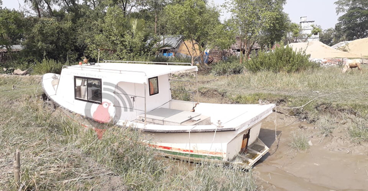 প্রধানমন্ত্রীর উপহারের নৌ অ্যাম্বুলেন্স চলছে না চালকের অভাবে
