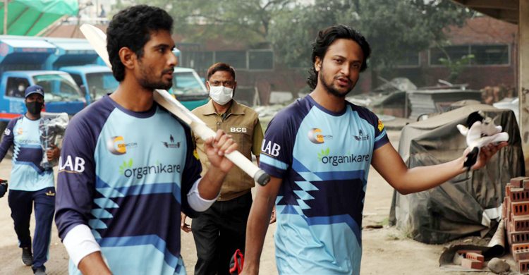 রাজশাহীর বিপক্ষে টস জিতে ব্যাটিংয়ে খুলনা