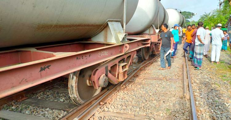 ১১ ঘণ্টা পর খুলনার সঙ্গে সারাদেশের ট্রেন চলাচল স্বাভাবিক