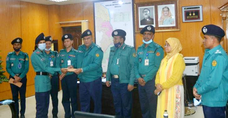 সাহসী সার্জেন্ট রেকসোনাকে সম্মাননা দিলো কেএমপি