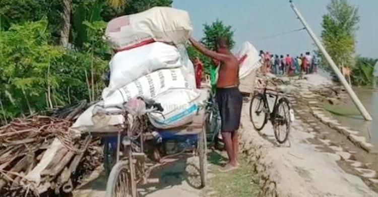 পশুর নদীতে বিলীন ২০০ মিটার বাঁধ, ১৫ ঘরবাড়ি