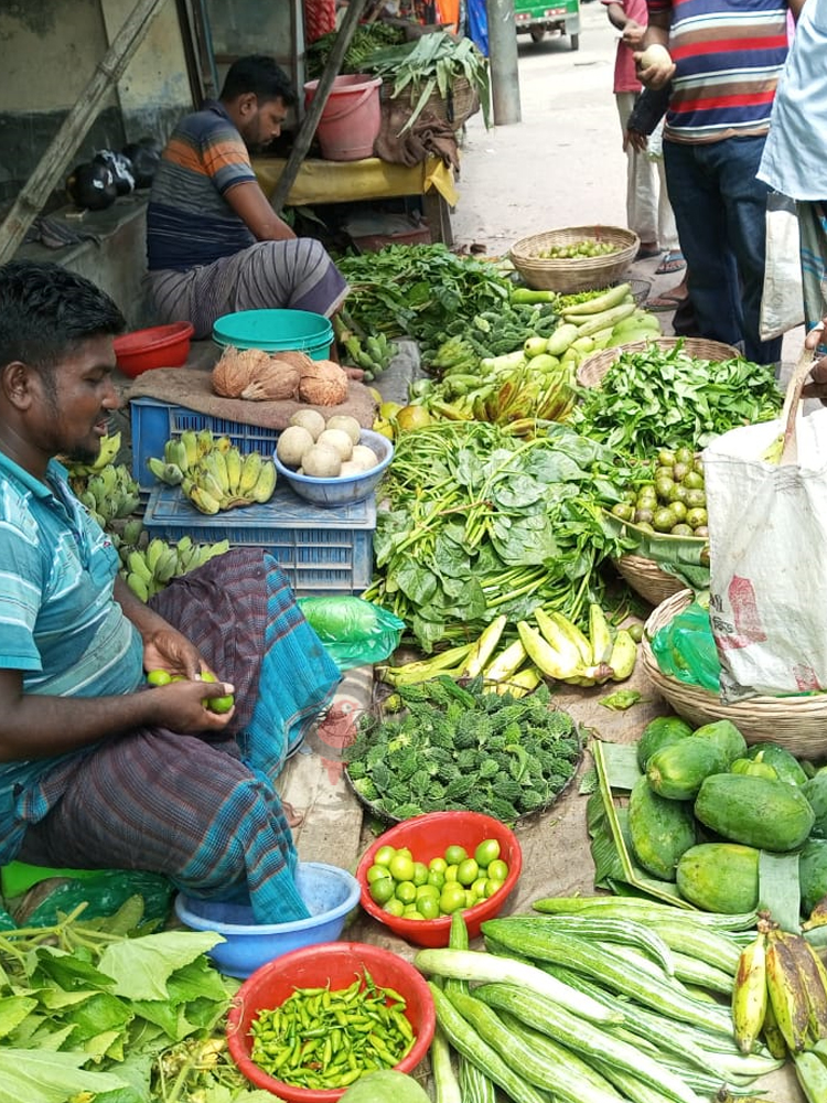 খুলনায় দাম কমেছে সবজির, স্থিতিশীল চাল-ডাল-তেল