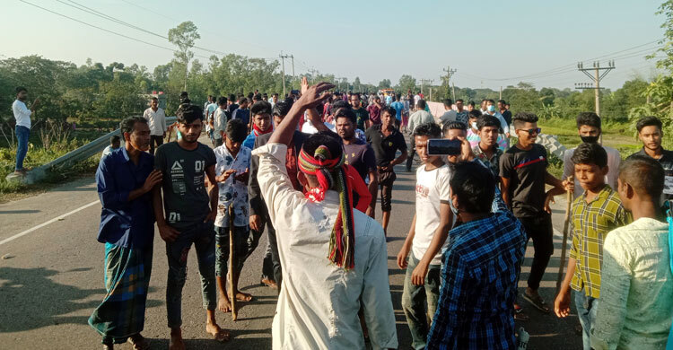 প্রকাশ্যে ভোট দেওয়ার প্রতিবাদে সড়ক অবরোধ