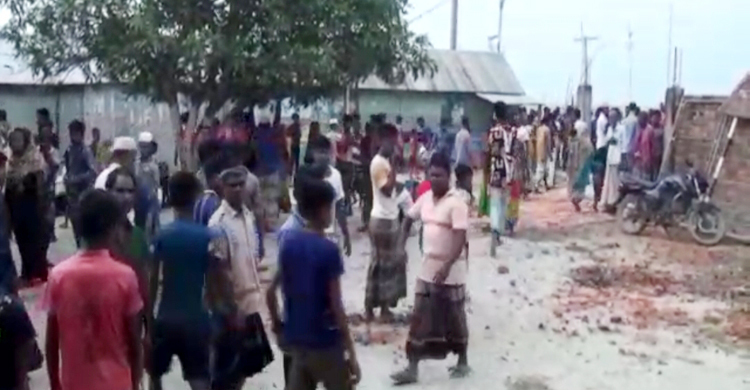 সরকারি চাল নিয়ে সাবেক-বর্তমান চেয়ারম্যানের সমর্থকদের সংঘর্ষ