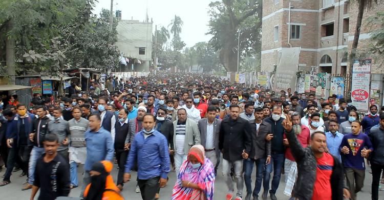 ছেলে হত্যার বিচার চেয়ে কান্নায় ভেঙে পড়লেন বাবা