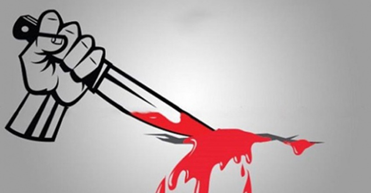 জমি নিয়ে বিরোধে মাকে জবাইয়ের চেষ্টা