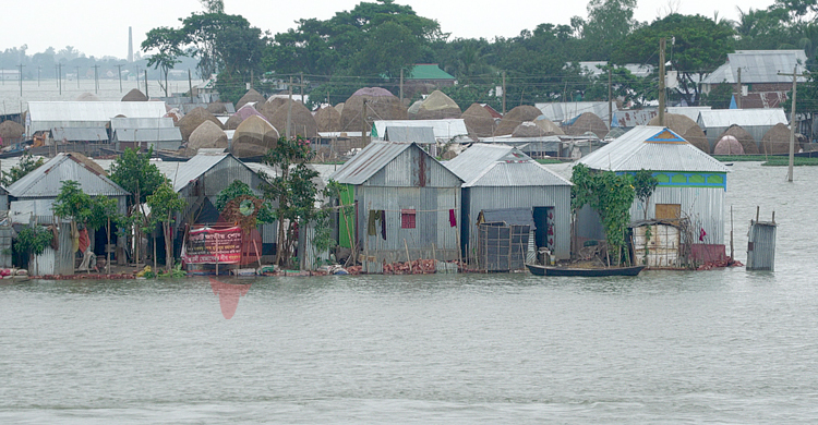কিশোরগঞ্জে ২০০ গ্রাম প্লাবিত, পানিবন্দি আড়াই লাখ