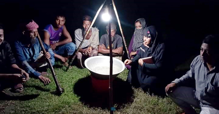 ফসলি জমির ক্ষতিকর-উপকারী পোকা নির্ণয়ে ‘আলোর ফাঁদ’