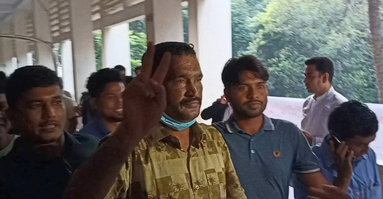 জামিন মেলেনি ‘বালুখেকো’ সেলিম খানের