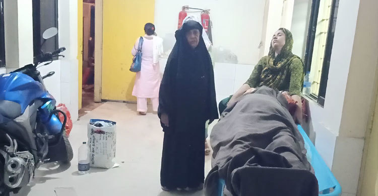 স্কুলশিক্ষকের মরদেহসহ স্বজনদের হাসপাতালে আটকে রাখার অভিযোগ