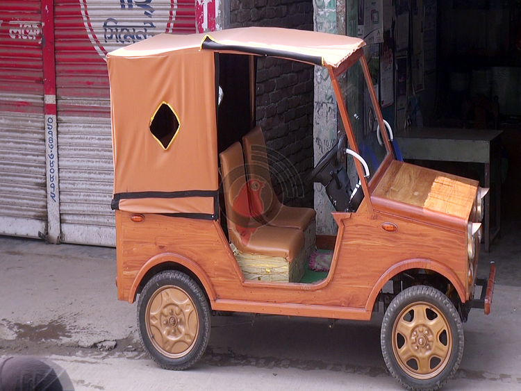 সোলারে চলবে কিশোরগঞ্জের দুই ভাইয়ের তৈরি কাঠের জিপ