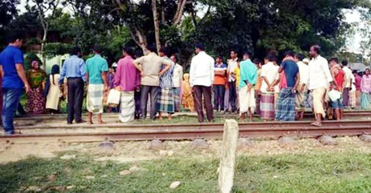 ট্রেনে কাটা পড়ে দুই মোটরসাইকেল আরোহী নিহত